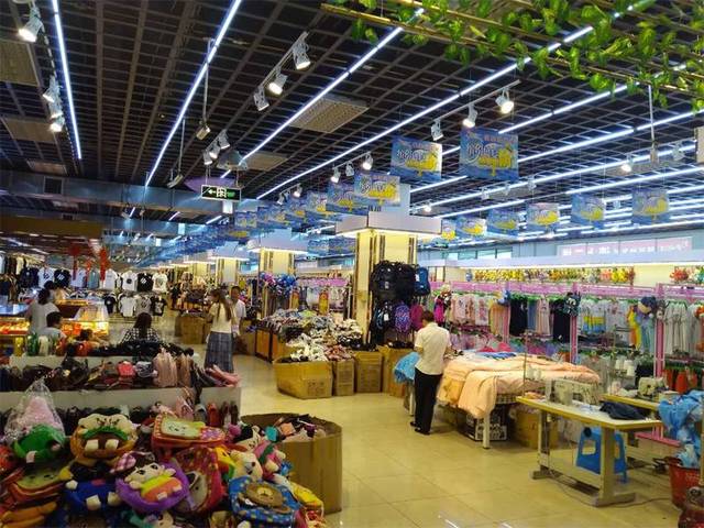 八鋼首家服裝批發城迎父親節，男士進店有禮驚喜不斷