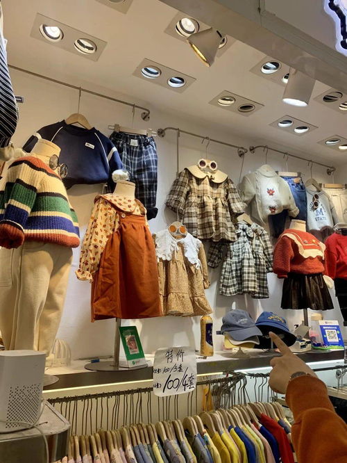服裝批發市場清倉指南 100元3件靚衫VS 20元買牛仔褲，哪里更抵？